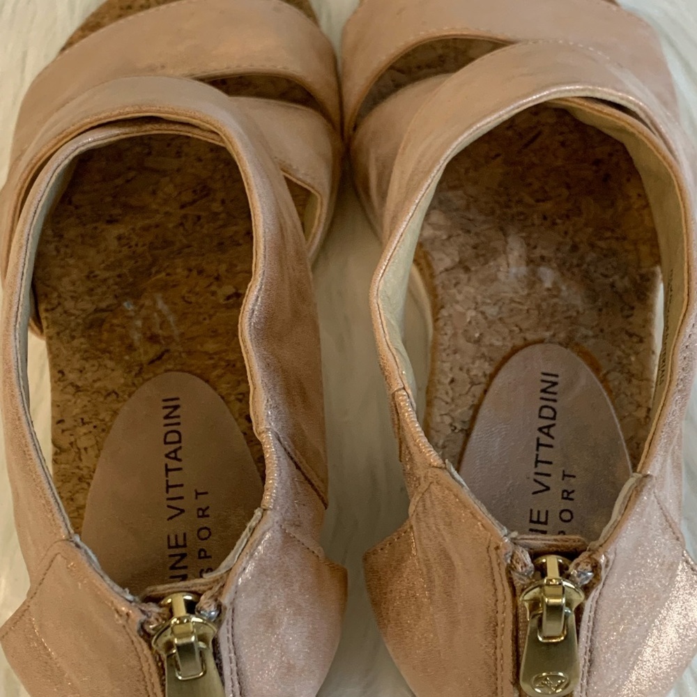 Adrienne Vittadini Gold Sandals Luxe Cork Comfort - Picture 7 of 10